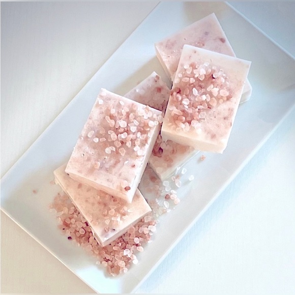 Like, heart, love and comment this to be notified when I go live - Picture 2 of 16